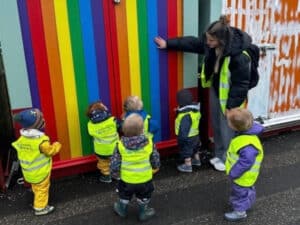 children visit brighton beach huts on nursery trip